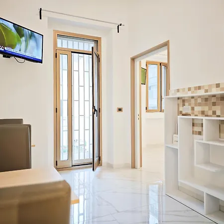 Nicolai Lounge Loft * バーリ